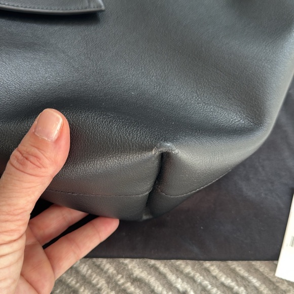 SAINT LAURENT BOLD SHOPPING BAG IN GRAINED LEATHER - Picture 5 of 8